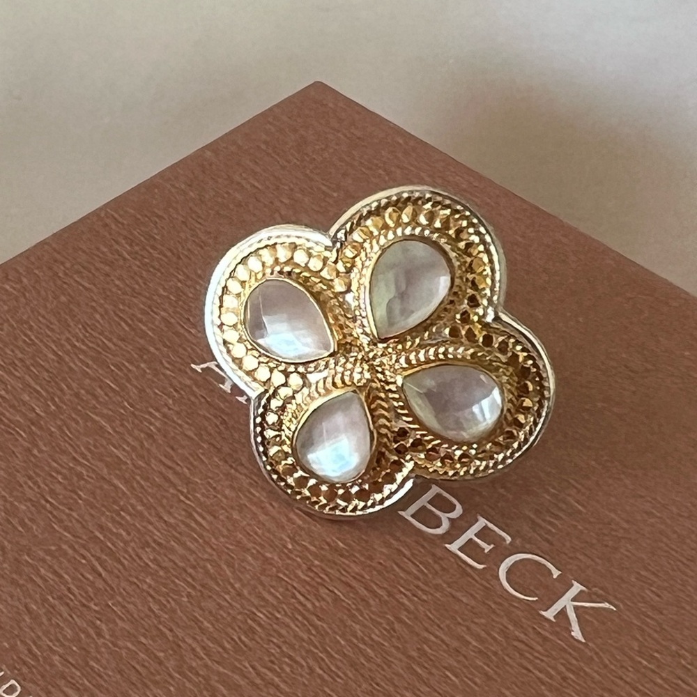 ANNA BECK White Quartz and Mother of Pearl Clover Ring Sz 6 - NIB - Picture 5 of 14